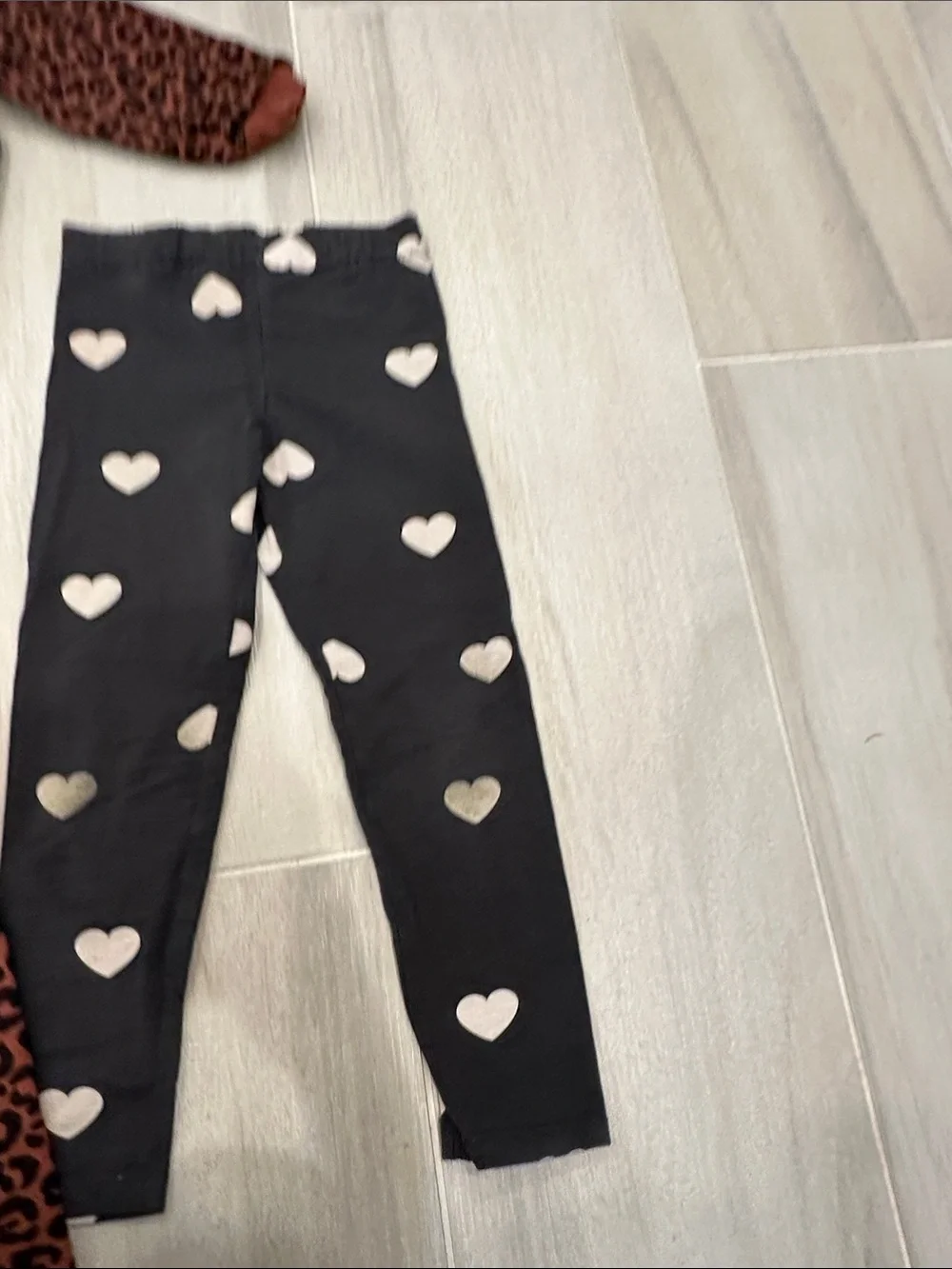 H&M 4T Leopard Print Leggings and Sweatshirt Matc Set with Gray Heart Leggings